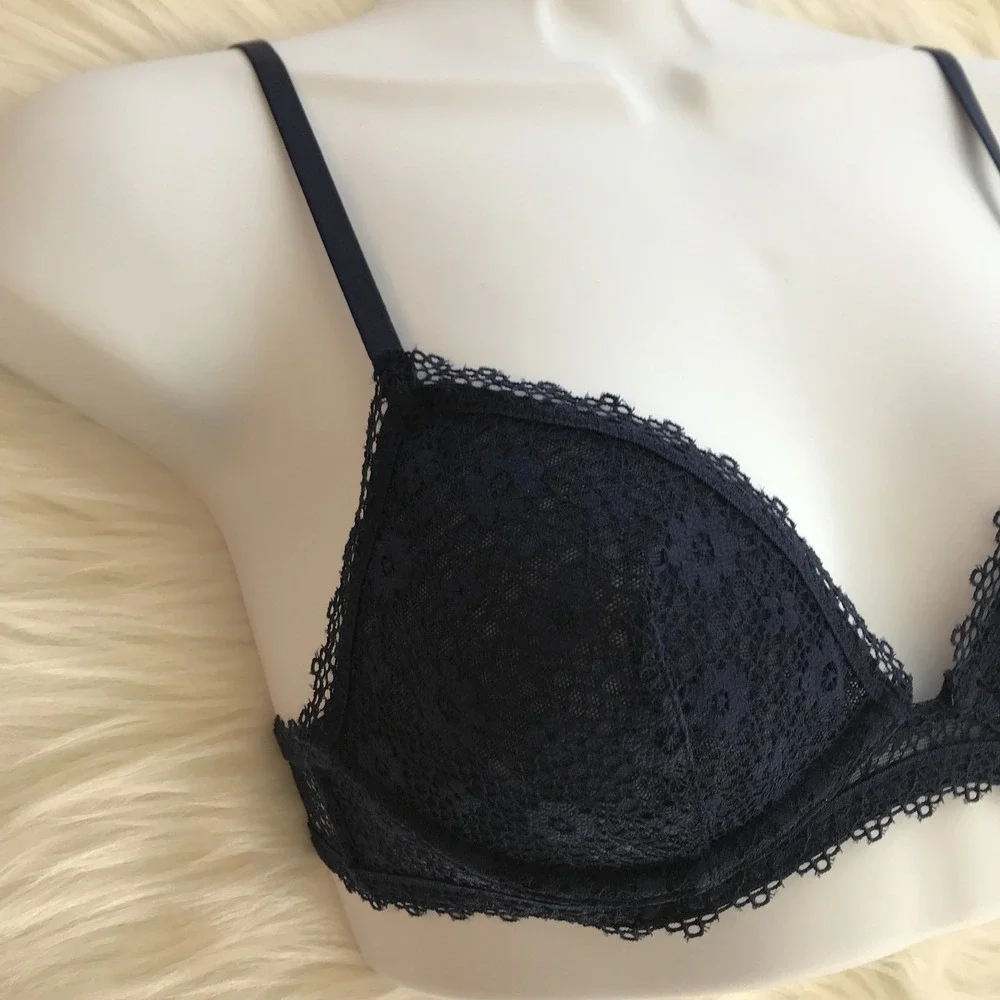 Victoria's Secret Bralette Bra‎ Size XS Dark Blue Floral Lace Underwire Sexy NWT